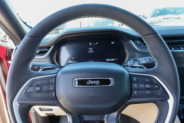new 2025 Jeep Grand Cherokee car, priced at $51,180