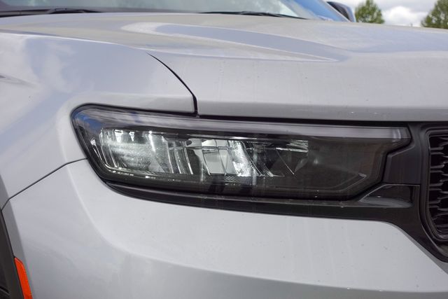 new 2025 Jeep Grand Cherokee car, priced at $40,120