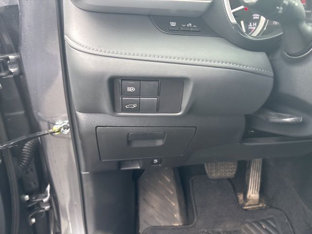 used 2022 Toyota Highlander car, priced at $35,326