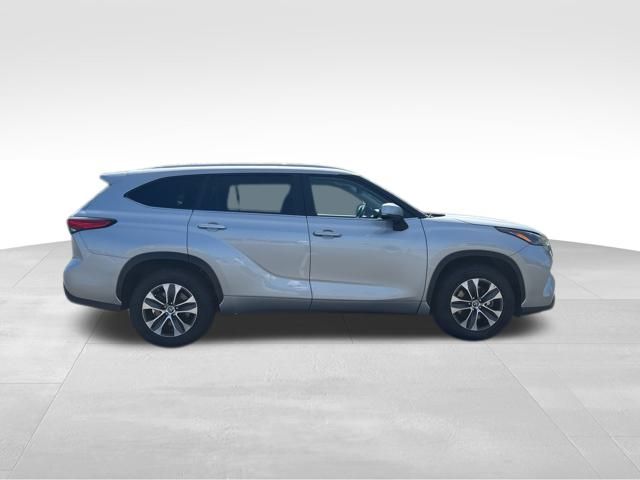 used 2023 Toyota Highlander car, priced at $36,999