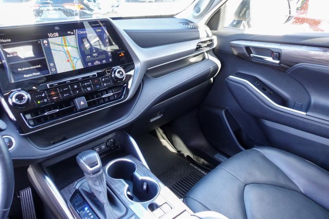 used 2020 Toyota Highlander car, priced at $32,000