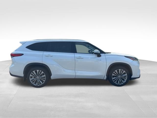 used 2021 Toyota Highlander Hybrid car, priced at $43,699