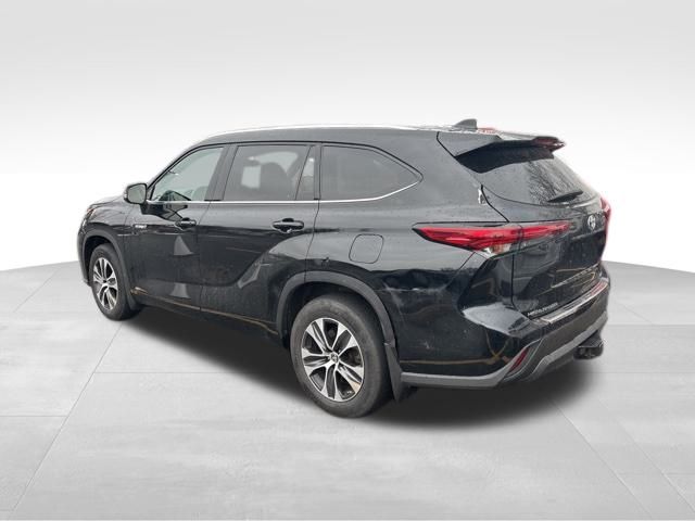 used 2021 Toyota Highlander Hybrid car, priced at $33,999