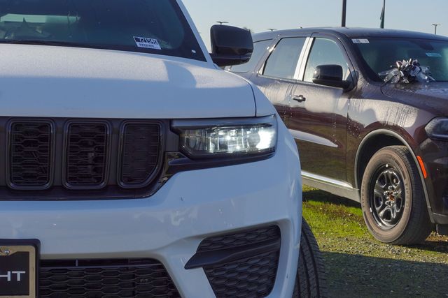 new 2025 Jeep Grand Cherokee car, priced at $43,575