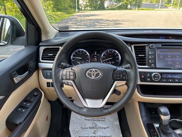 used 2015 Toyota Highlander car, priced at $21,999