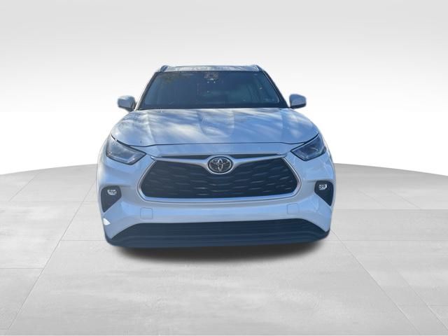 used 2021 Toyota Highlander car, priced at $29,999