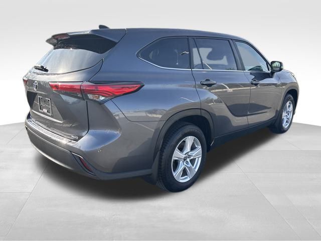 used 2023 Toyota Highlander car, priced at $34,399