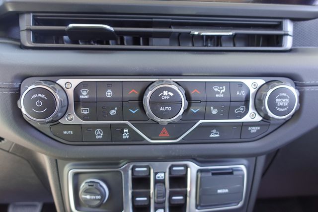 new 2025 Jeep Gladiator car, priced at $49,696