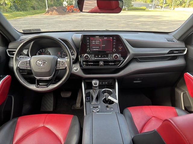 used 2021 Toyota Highlander car, priced at $32,999