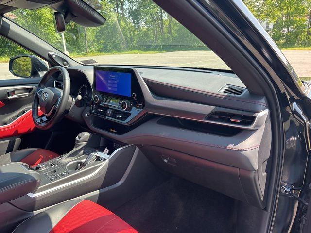 used 2023 Toyota Highlander car, priced at $42,499
