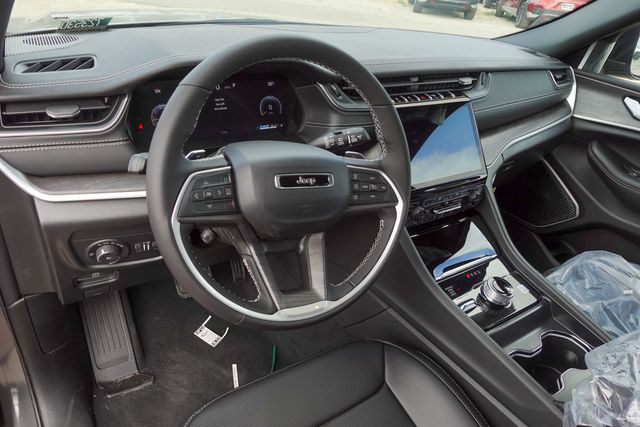new 2025 Jeep Grand Cherokee car, priced at $55,930