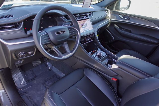 new 2025 Jeep Grand Cherokee car, priced at $46,676