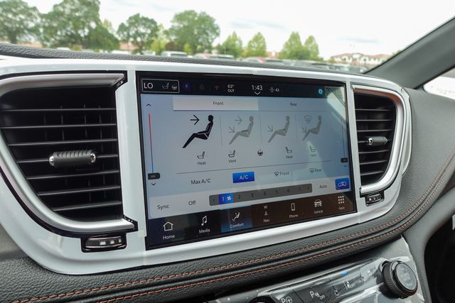new 2025 Chrysler Pacifica Hybrid car, priced at $51,280