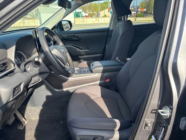 used 2023 Toyota Highlander car, priced at $34,399