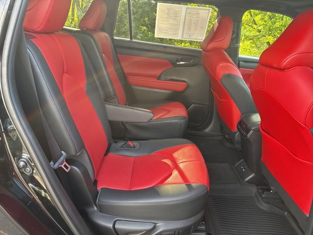 used 2021 Toyota Highlander car, priced at $32,999