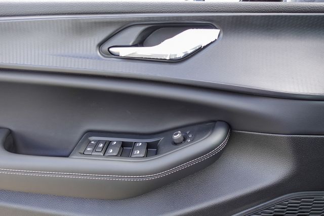 new 2025 Jeep Grand Cherokee car, priced at $40,120