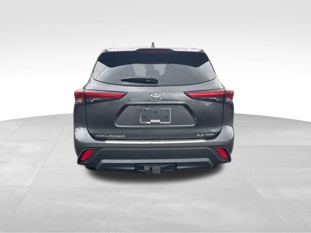 used 2022 Toyota Highlander car, priced at $35,326