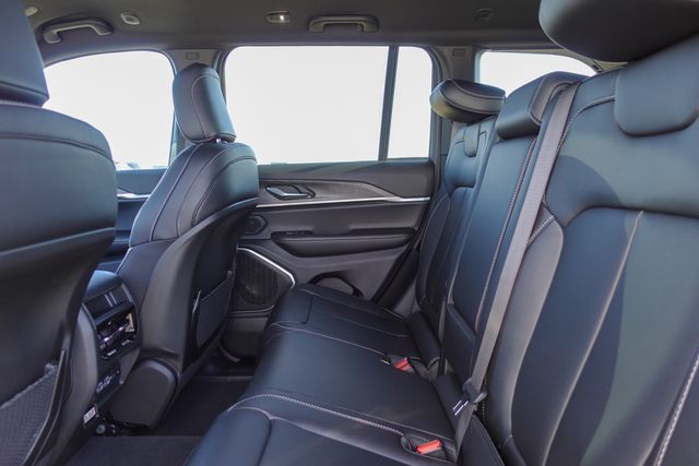 new 2025 Jeep Grand Cherokee car, priced at $46,676