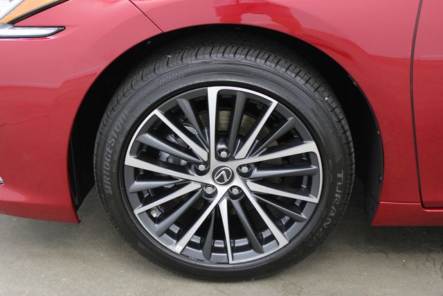 used 2025 Lexus ES car, priced at $44,999