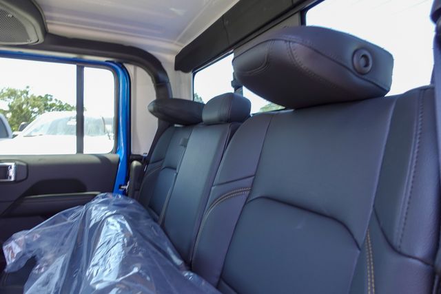new 2025 Jeep Gladiator car, priced at $46,270