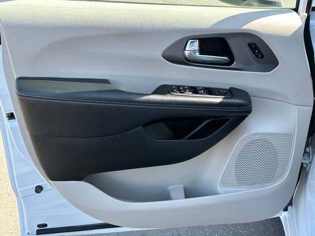used 2023 Chrysler Pacifica car, priced at $25,247