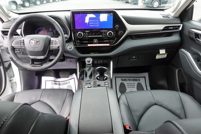 new 2025 Toyota Highlander car