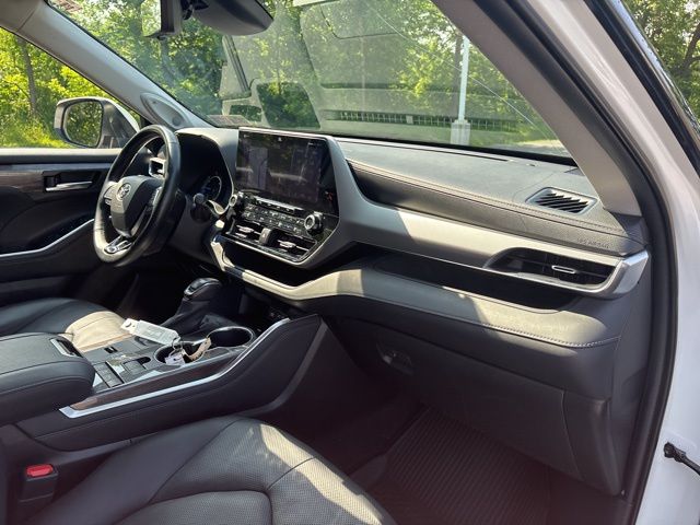 used 2021 Toyota Highlander Hybrid car, priced at $43,699