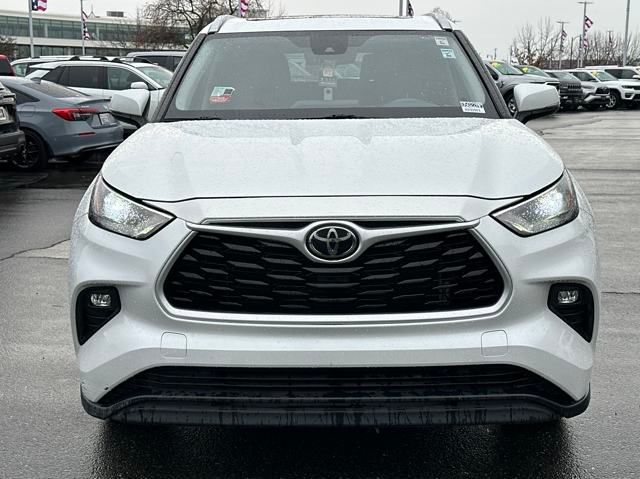 used 2022 Toyota Highlander car, priced at $32,999