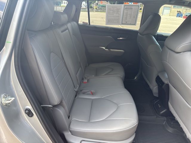 used 2023 Toyota Highlander car, priced at $36,699