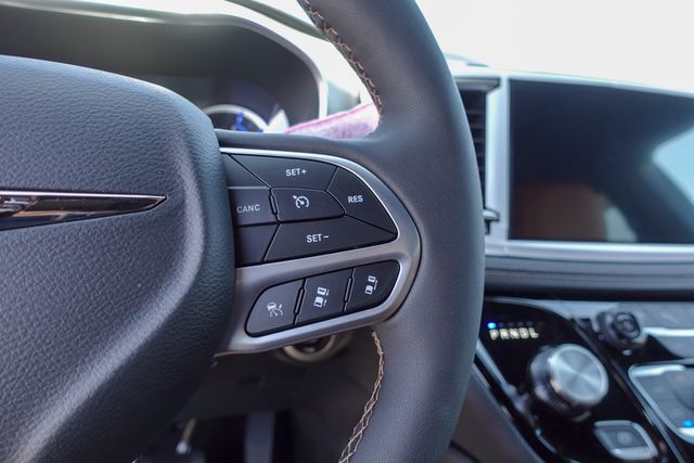 new 2025 Chrysler Pacifica Hybrid car, priced at $47,041