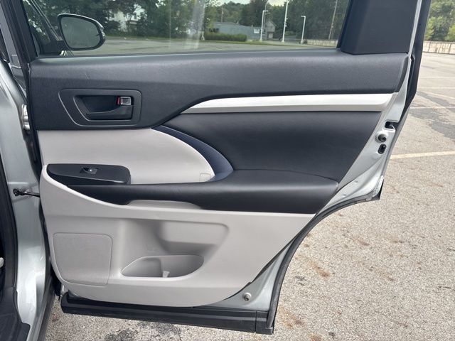 used 2017 Toyota Highlander car, priced at $17,799