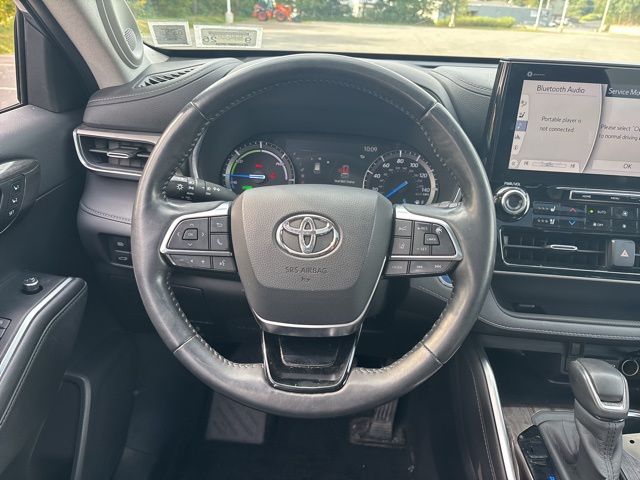 used 2020 Toyota Highlander Hybrid car, priced at $33,499