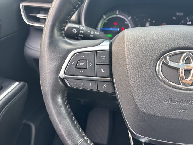 used 2020 Toyota Highlander Hybrid car, priced at $33,499