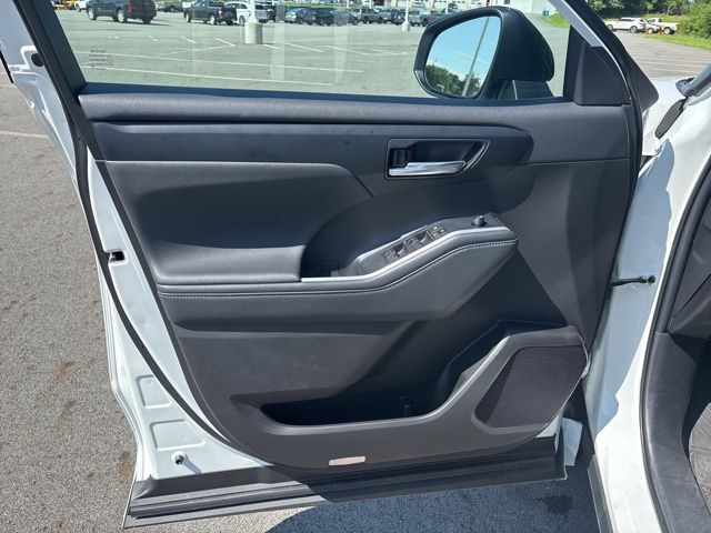 used 2022 Toyota Highlander car, priced at $39,599