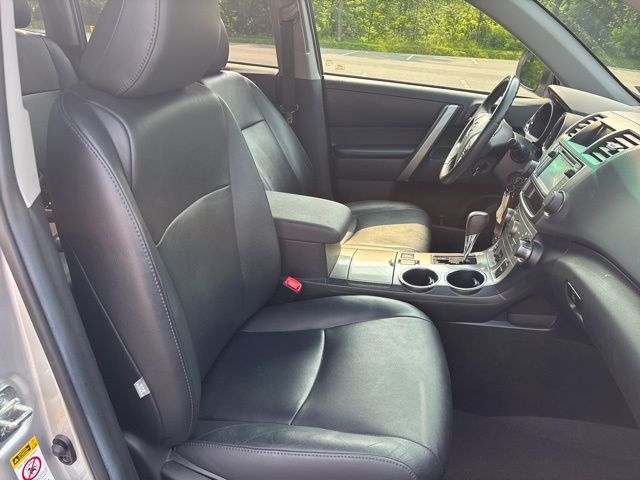 used 2013 Toyota Highlander car, priced at $15,999