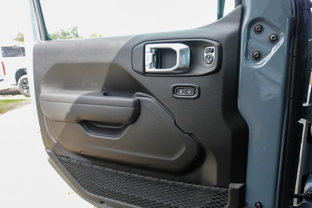 new 2025 Jeep Gladiator car, priced at $46,625