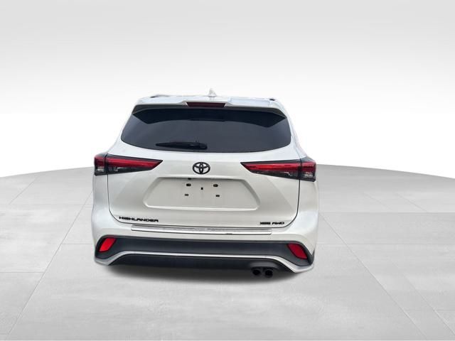 used 2022 Toyota Highlander car, priced at $37,999
