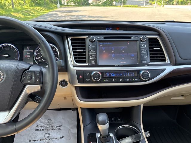 used 2015 Toyota Highlander car, priced at $21,999