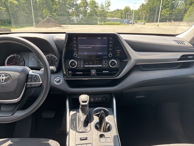 used 2022 Toyota Highlander car, priced at $31,199