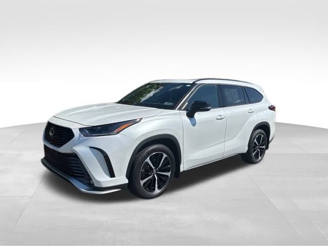used 2022 Toyota Highlander car, priced at $39,599