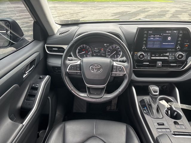 used 2022 Toyota Highlander car, priced at $35,699