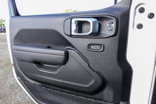 new 2025 Jeep Wrangler car, priced at $54,574