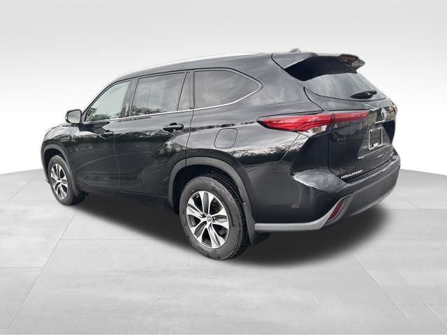 used 2022 Toyota Highlander car, priced at $36,099