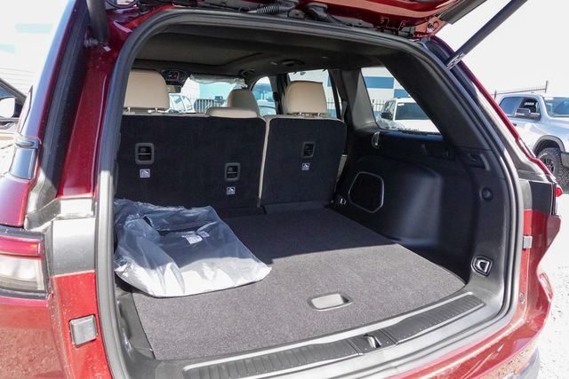 new 2025 Jeep Grand Cherokee car, priced at $51,180