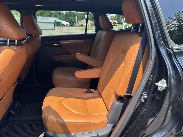 used 2020 Toyota Highlander Hybrid car, priced at $35,488