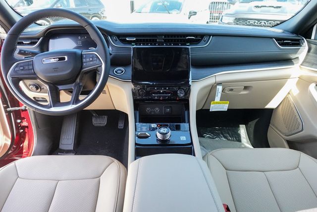 new 2025 Jeep Grand Cherokee car, priced at $47,180