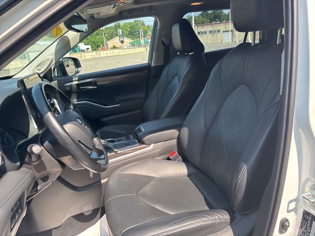 used 2021 Toyota Highlander Hybrid car, priced at $43,699