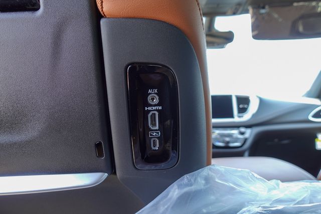 new 2025 Chrysler Pacifica Hybrid car, priced at $47,041