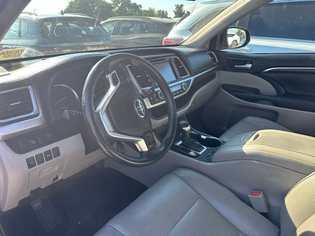 used 2015 Toyota Highlander car, priced at $21,960
