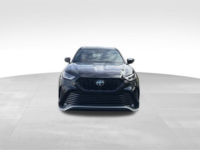 used 2021 Toyota Highlander car, priced at $32,999